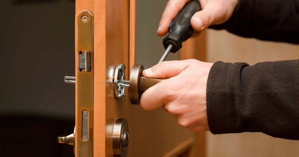 Como Identificar Quando a Fechadura Precisa Ser Trocada em Belém: 6 Dicas capa chaveiro